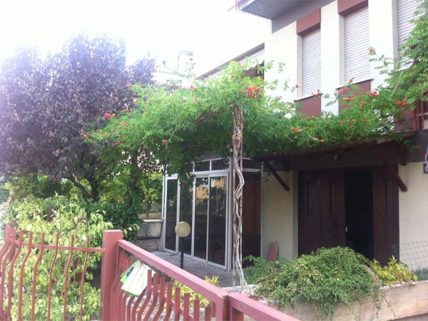 Villa in vendita a Gualdo Tadino, Con giardino, 200 mq