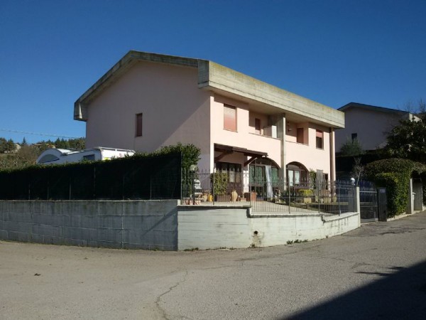 Villa in vendita a Perugia, Piccione(piccione) - Sant`egidio, Pianello, 180 mq - Foto 2
