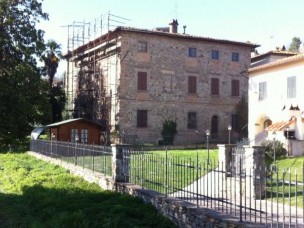 Villa in vendita a Borgo San Lorenzo, 900 mq - Foto 1