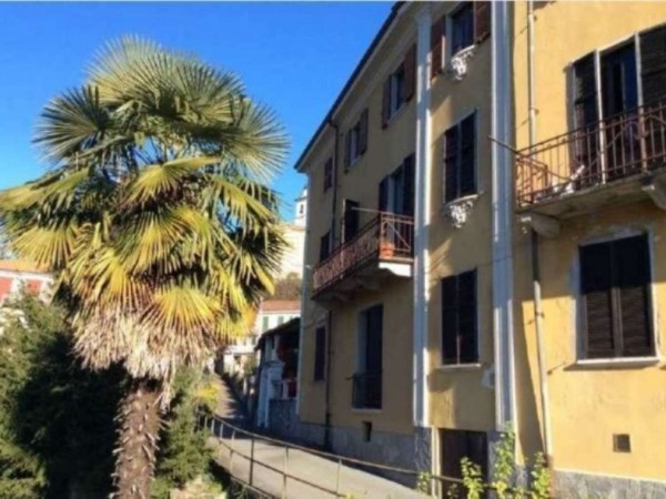 Rustico/Casale in vendita a Tronzano Lago Maggiore, 1200 mq