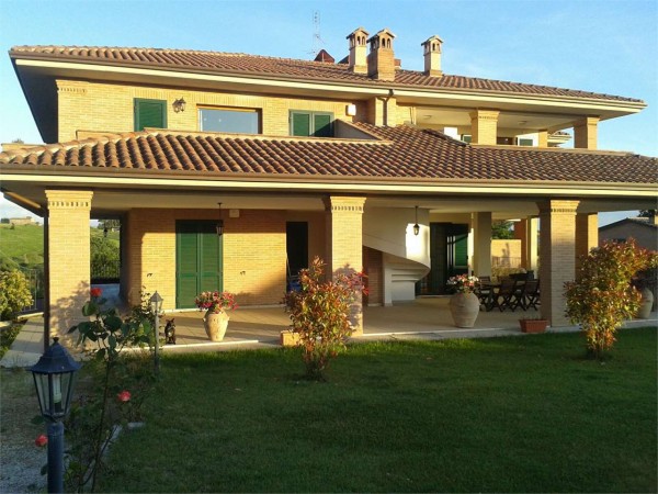 Appartamento in vendita a Corciano, San Mariano, Con giardino, 210 mq - Foto 1