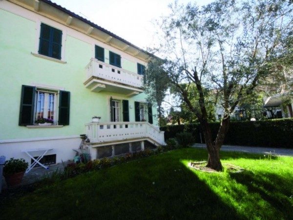 Villa in vendita a Cesena, Madonna Delle Rose, 270 mq