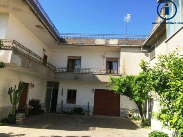 Casa indipendente in vendita a Portico di Caserta, 400 mq - Foto 2