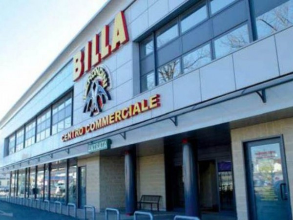 Locale Commerciale  in vendita a Adria, 6800 mq