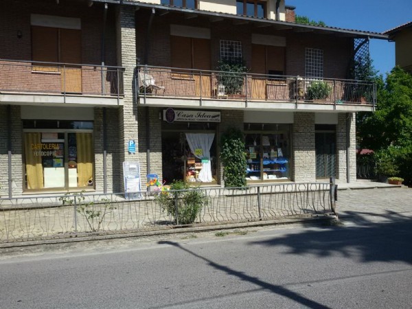 Locale Commerciale  in vendita a Perugia, 100 mq