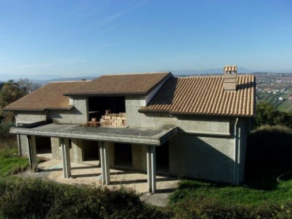 Villa in vendita a Ortona, 450 mq