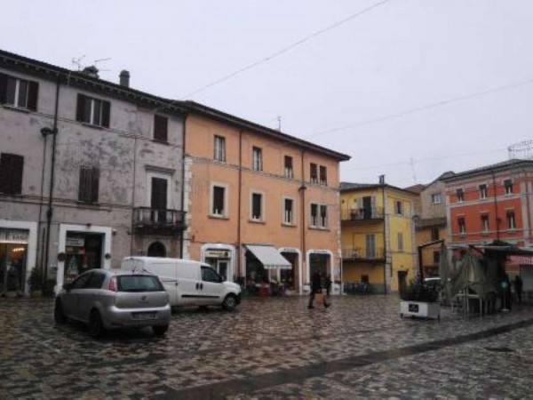 Locale Commerciale  in vendita a Cesena, Centro Storico, 130 mq