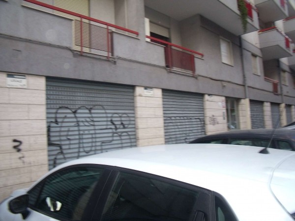 Locale Commerciale  in affitto a Bari, 630 mq