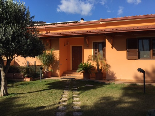 Villa in vendita a Decimomannu, Via Veneto, Con giardino, 220 mq