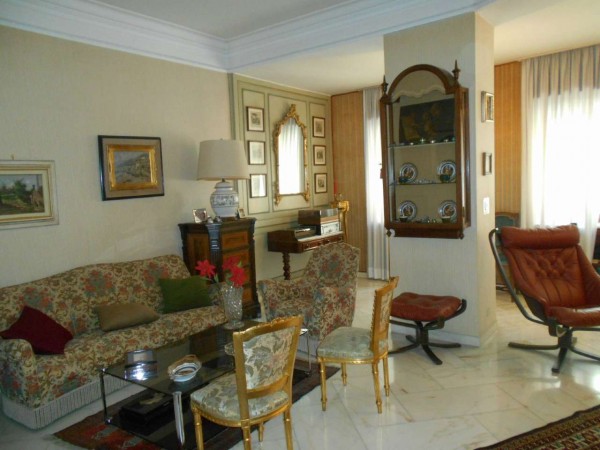 Appartamento in vendita a Napoli, 180 mq