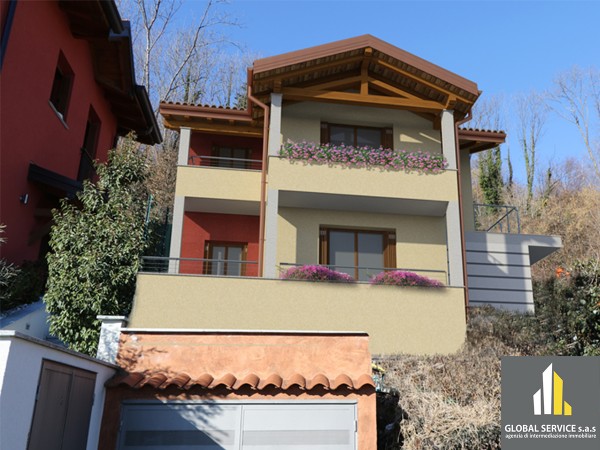 Casa indipendente in vendita a Cadegliano-Viconago, A Un Chilometro Dalla Dogana Svizzera, Con giardino, 200 mq - Foto 5