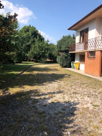 Casa indipendente in vendita a Spresiano, Visnadello, Con giardino, 200 mq