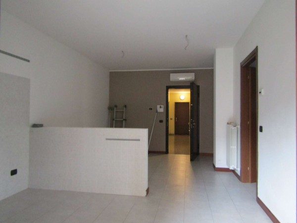 Appartamento in vendita a Peschiera Borromeo, Con giardino, 72 mq