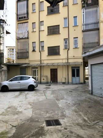 Locale Commerciale  in vendita a Torino, 200 mq - Foto 2