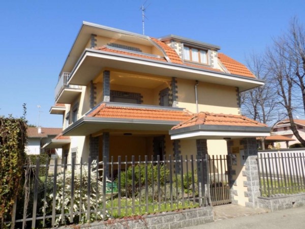Villa in vendita a Senago, Con giardino, 356 mq