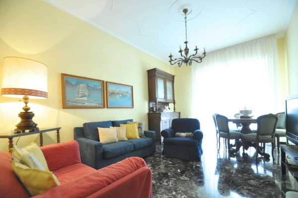 Appartamento in vendita a Genova, Sestri Ponente, 75 mq