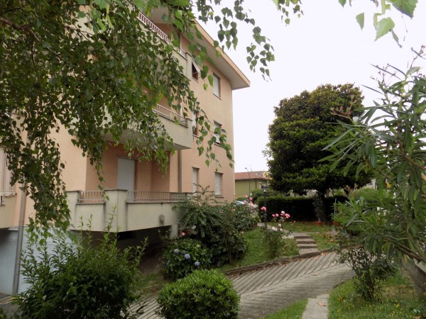 Appartamento in vendita a Varedo, Confini Con Limbiate, Con giardino, 113 mq - Foto 3