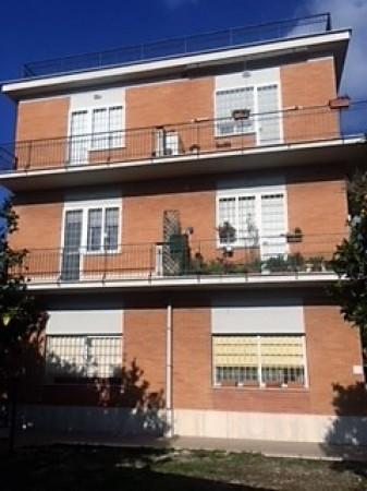 Appartamento in vendita a Roma, Acilia, 75 mq