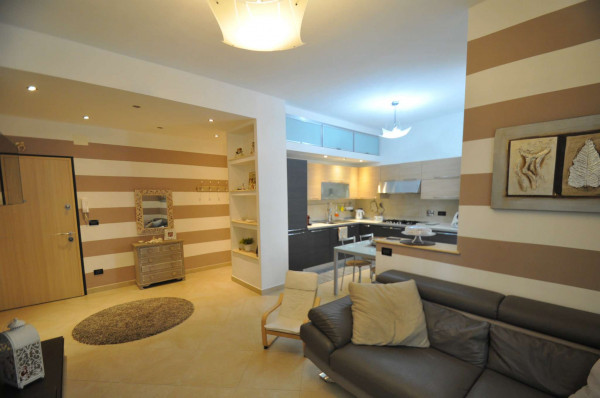 Appartamento in vendita a Genova, Sestri Ponente, 90 mq