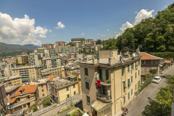 Appartamento in vendita a Genova, 65 mq