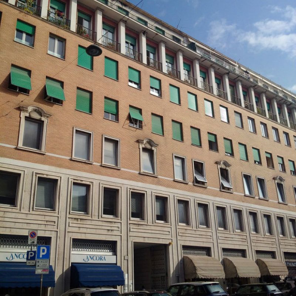 Ufficio in vendita a Brescia, Centro, 240 mq