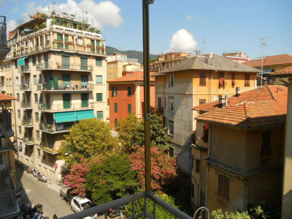 Appartamento in vendita a Rapallo, Centro Città, 65 mq