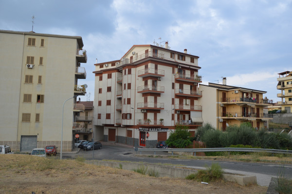 Locale Commerciale  in affitto a Corigliano-Rossano, Rossano Scalo, 150 mq