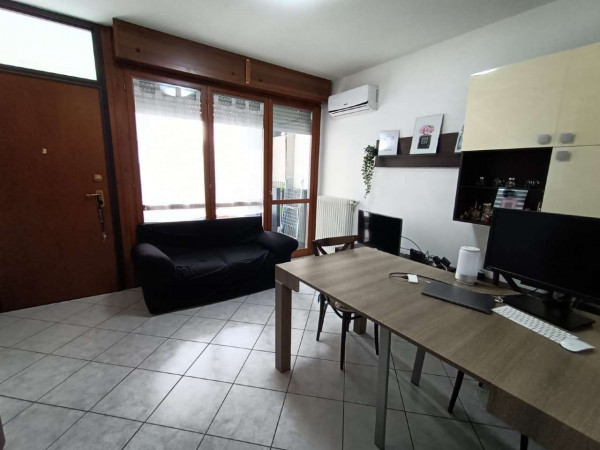Appartamento in vendita a Milano, Rovereto, 48 mq