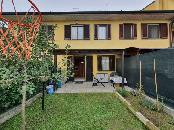 Villa in vendita a Boffalora d'Adda, Residenziale, Con giardino, 131 mq