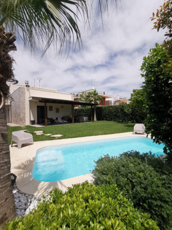 Villa in vendita a Lecce, Centro, Con giardino, 250 mq