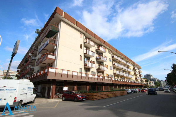 Appartamento in vendita a Taranto, Rione Italia - Montegranaro, 84 mq