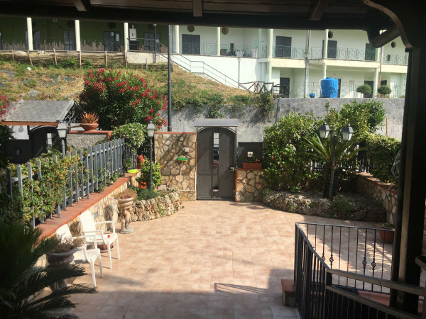 Villa in vendita a Massa di Somma, Centrale, Con giardino, 300 mq