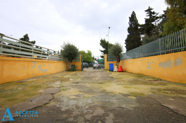 Locale Commerciale  in vendita a Taranto, Tamburi, Con giardino, 128 mq - Foto 4