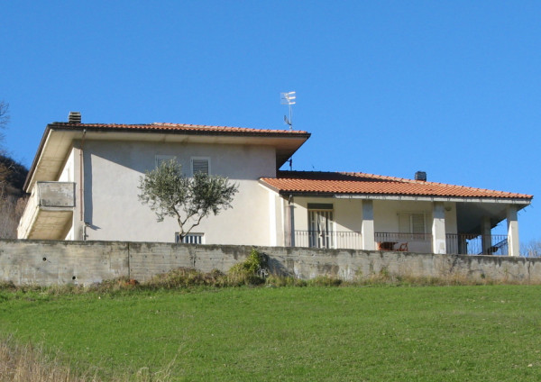 Villa in vendita a Tocco da Casauria, Villa, Con giardino, 170 mq - Foto 1
