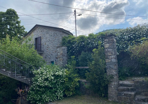 Casa indipendente in vendita a Varese Ligure, Centro, Con giardino, 90 mq - Foto 2