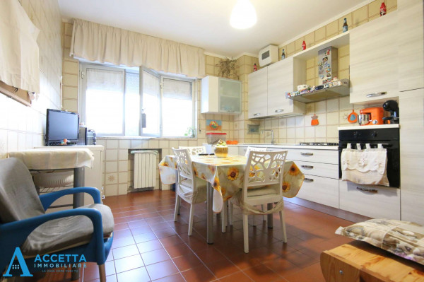 Appartamento in vendita a Taranto, Rione Laghi. Taranto 2, Con giardino, 115 mq - Foto 8