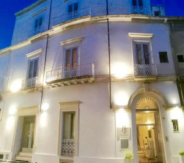 Casa indipendente in vendita a Lecce, Piazzale Dell'aeronautica, Arredato, con giardino, 800 mq