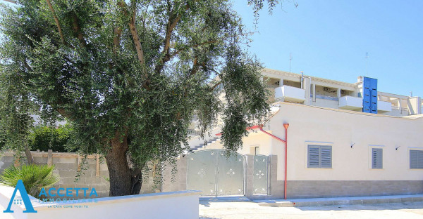 Villa in vendita a Taranto, Rione Laghi - Taranto 2, Con giardino, 85 mq