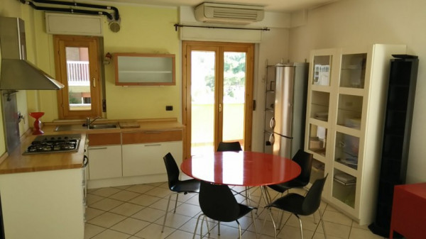 Appartamento in vendita a Perugia, Via Canali, 75 mq