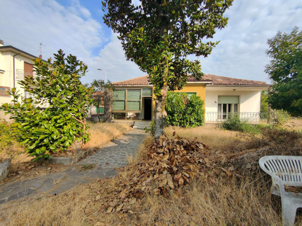 Villa in vendita a Monte Cremasco, Residenziale, Con giardino, 260 mq