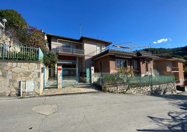 Casa indipendente in vendita a Chiavari, Residenziale, Con giardino, 240 mq - Foto 1