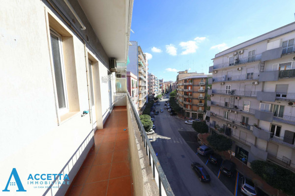 Appartamento in vendita a Taranto, Rione Italia - Montegranaro, 66 mq