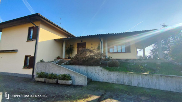 Villa in vendita a Pandino, Residenziale, Con giardino, 366 mq