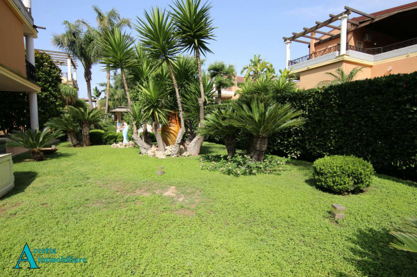 Villa in vendita a Taranto, Residenziale, Con giardino, 313 mq - Foto 11