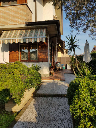 Villa in vendita a Bagnolo Cremasco, Residenziale, Con giardino, 157 mq