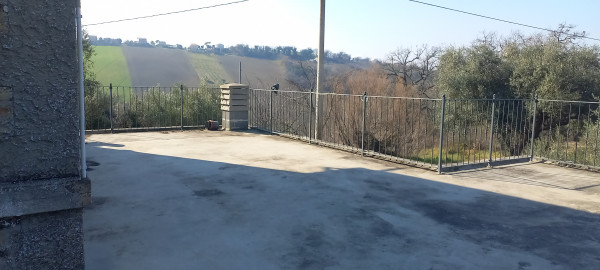 Casa indipendente in vendita a Montegiorgio, Cerreto, 250 mq - Foto 1