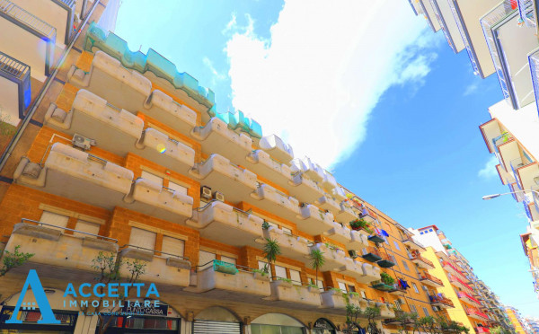 Appartamento in vendita a Taranto, Rione Italia - Montegranaro, 131 mq