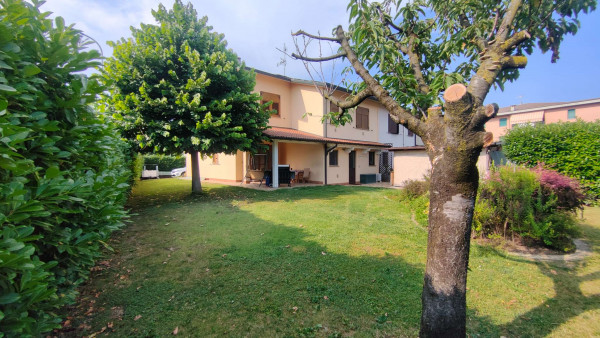 Villa in vendita a Monte Cremasco, Residenziale, Con giardino, 189 mq