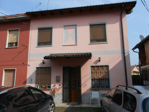 Casa indipendente in vendita a San Colombano al Lambro, Centro, Con giardino, 130 mq
