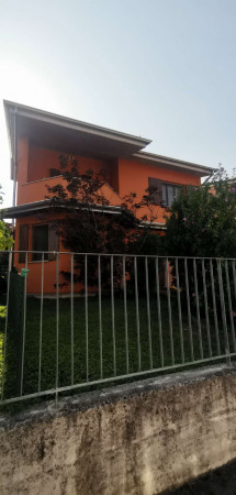 Villa in vendita a Spino d'Adda, Residenziale, Con giardino, 198 mq